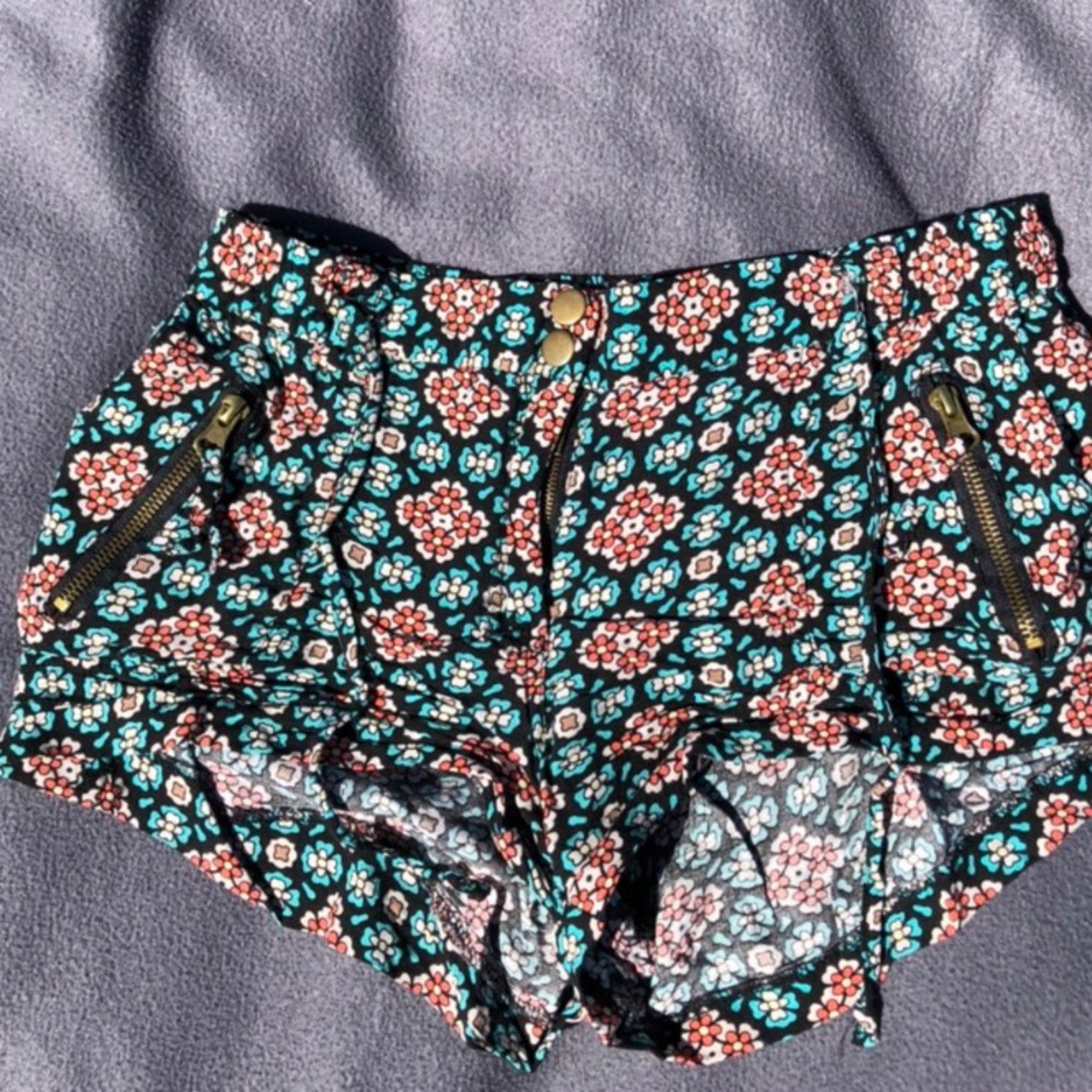 floral shorts